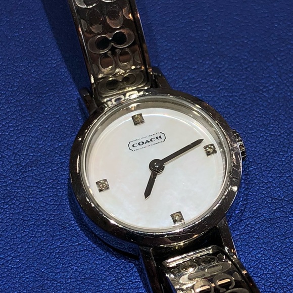 Coach Signature CC Diamond Coach Watch! - Picture 4 of 7